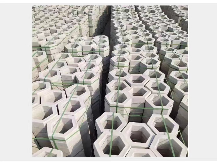 Concrete hexagonal bricks, river slope protection bricks, parking spaces, grass planting, hexagonal blocks, ecological interlocking bricks, lawn bricks, hollow spaces