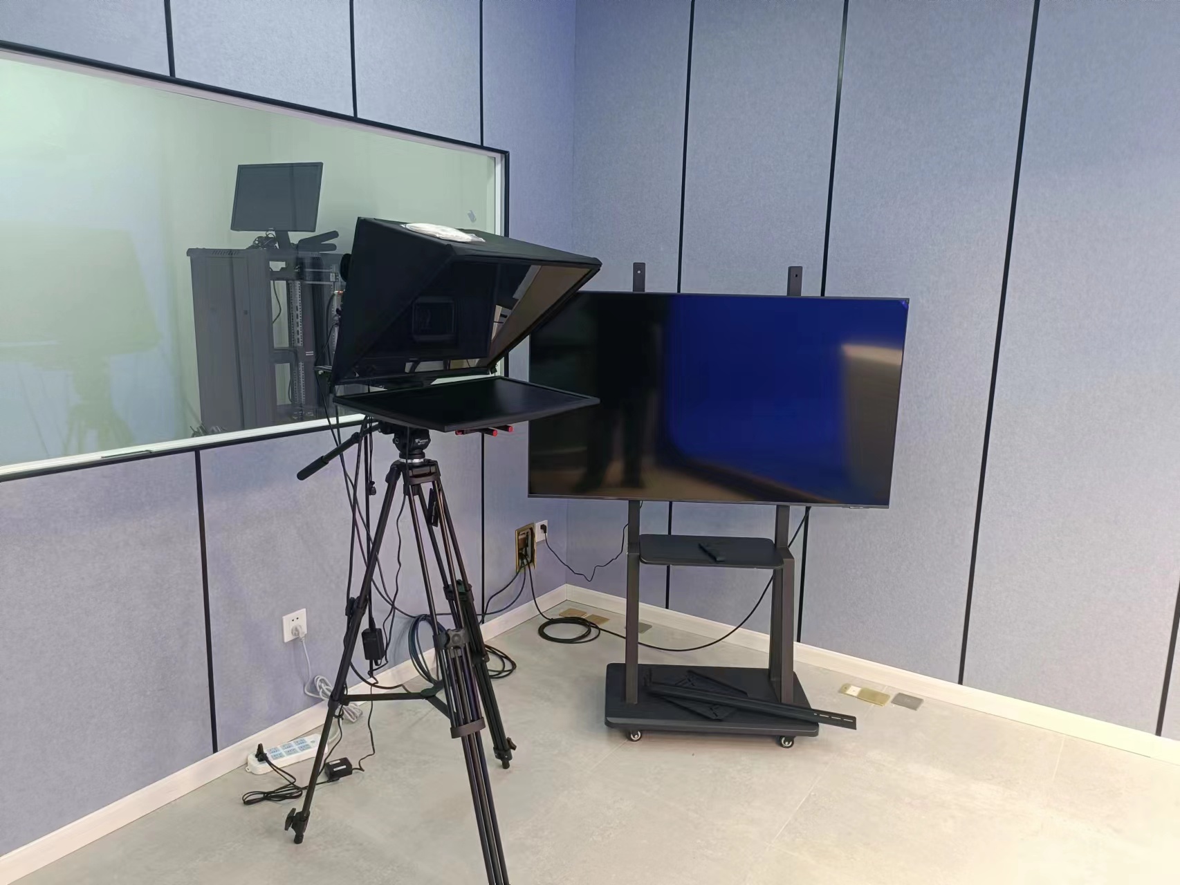 A complete set of integrated media equipment for the construction of virtual studio solutions for campus TV station engineering