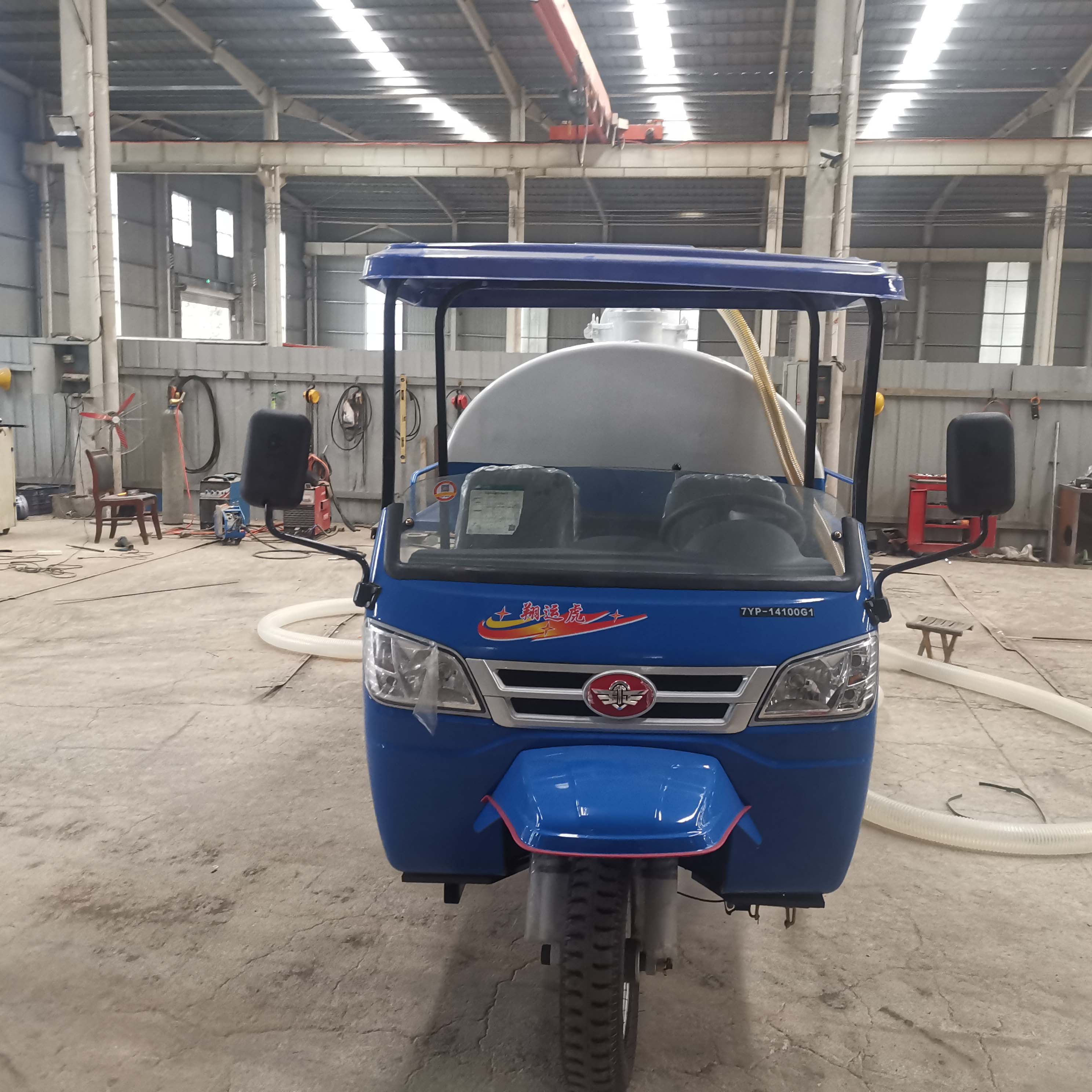 Zeyu Environmental Sanitation Agricultural Three Wheel Septic Suction Truck Farm Fecal Cleaning Truck has a Long Service Life