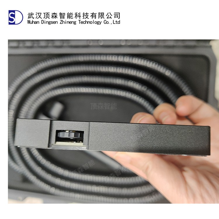 光纤激光清洗机碳钢表面铁锈油污去除小型除锈设备机械操作简单