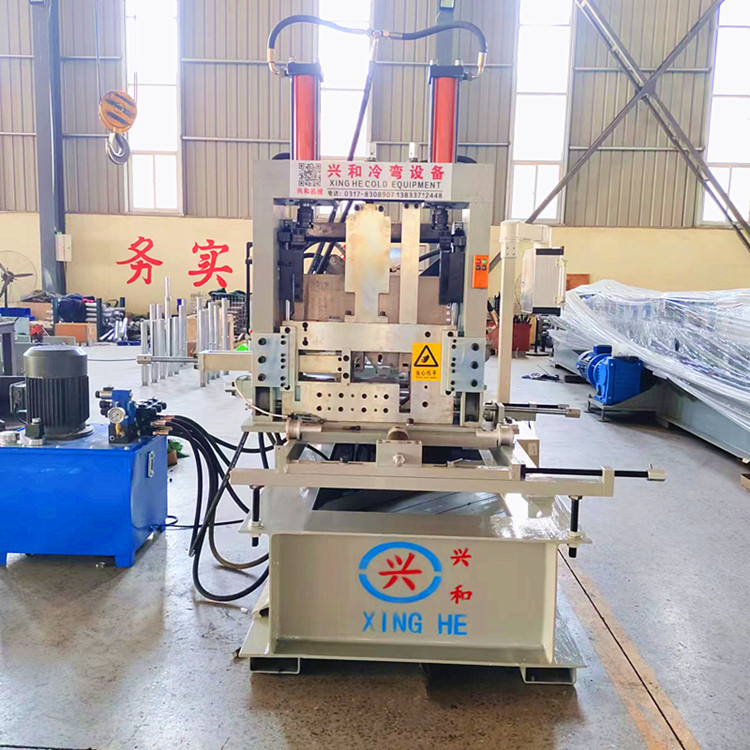 Spot fully automatic quick replacement C-type steel machine/hydraulic motor automatic 80-300 endless C-type purlin equipment