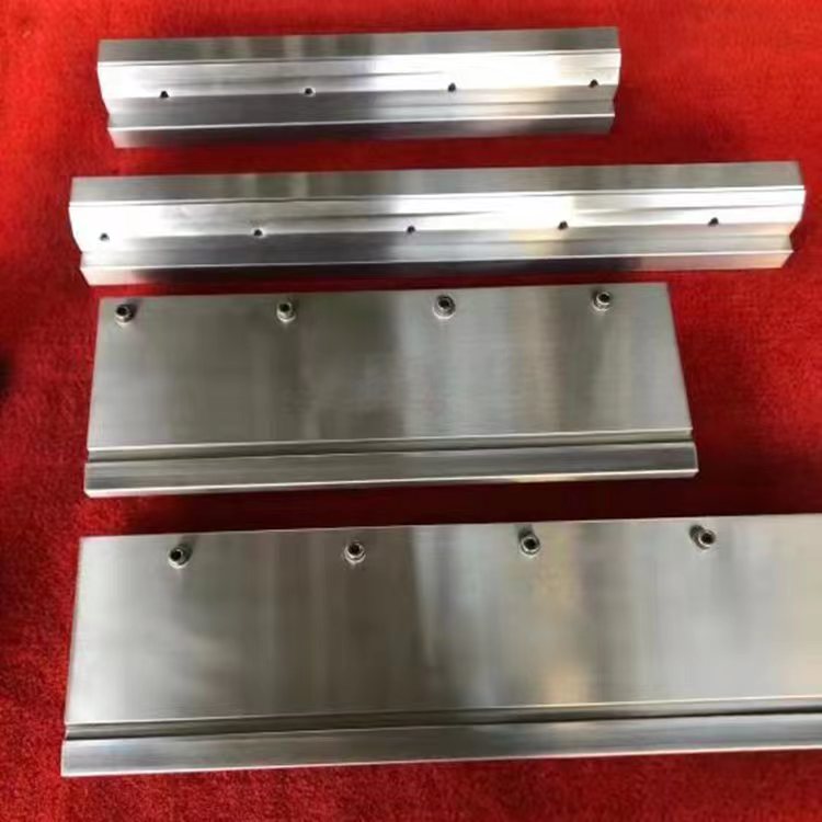 Customization of CNC metal mechanical sheet metal cold bending molds for adjustable segmented differential die step molds