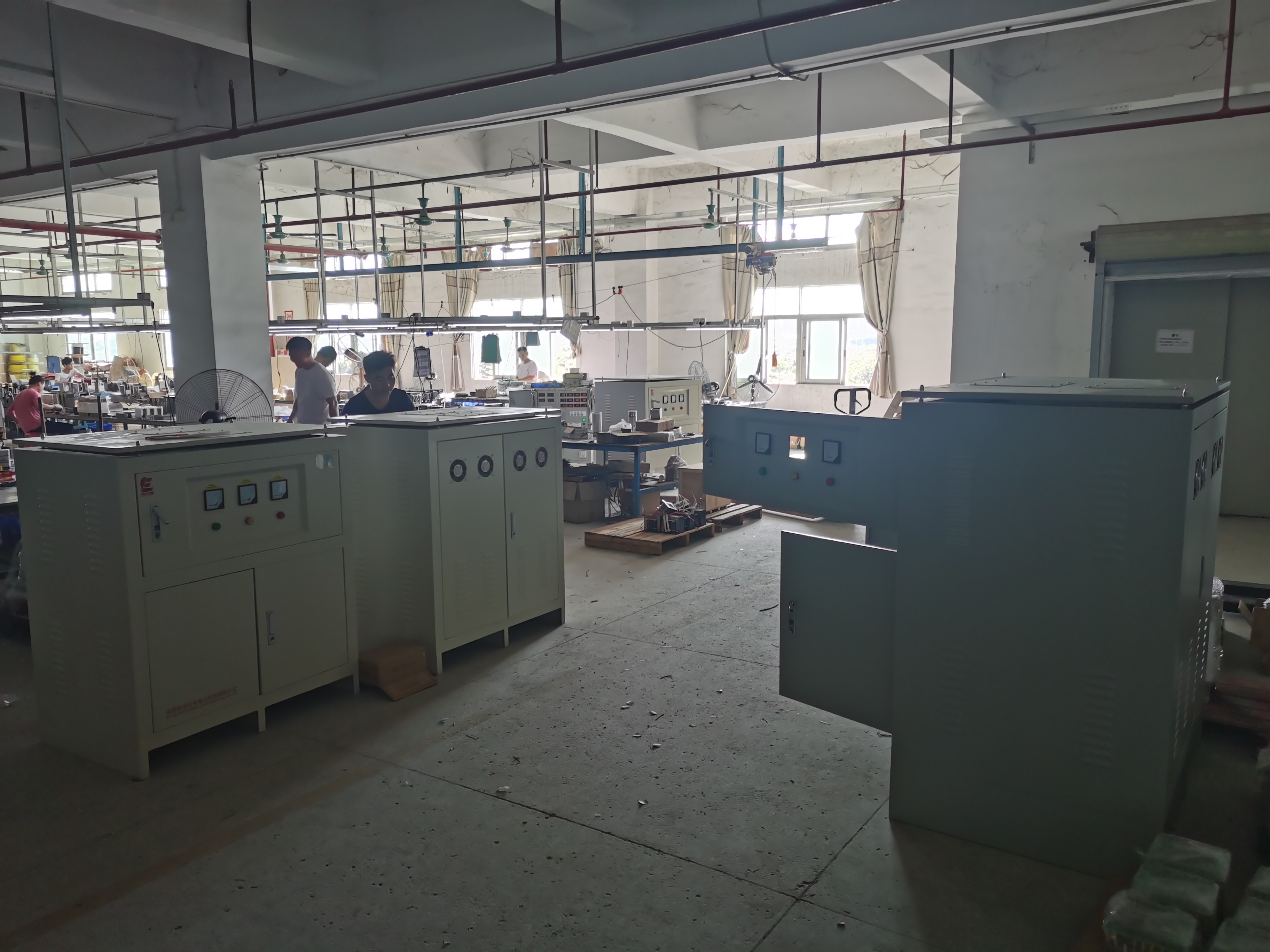 Three phase isolation transformer 380v to 200v 30KVA200KVA400KVA copper wire production with chassis