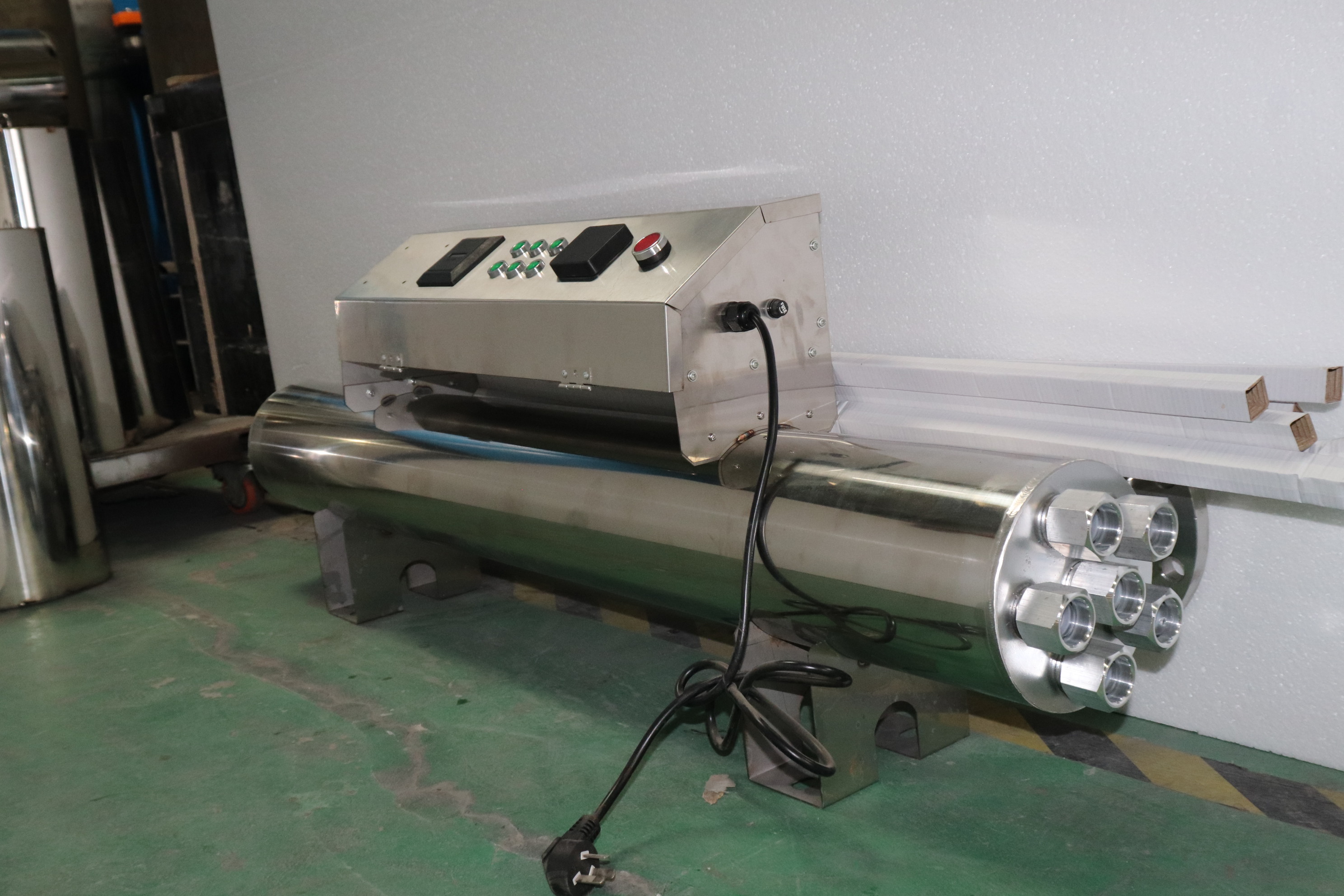 DN100 flange type overcurrent ultraviolet sterilizer for disinfection at water inlet with 12000 hour lamp tube