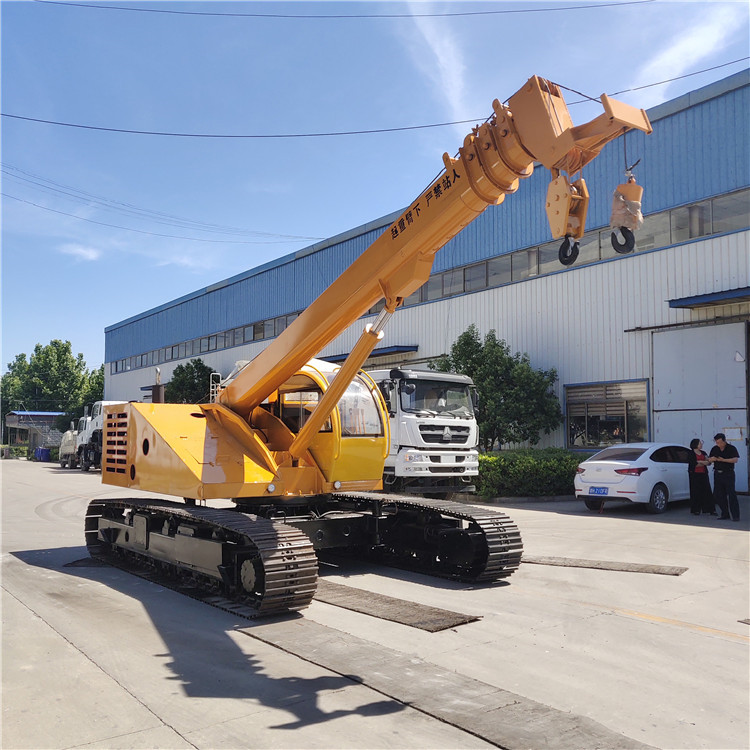 Construction site dedicated crawler crane with four hydraulic support legs, steel crawler hook machine, chassis modification crane