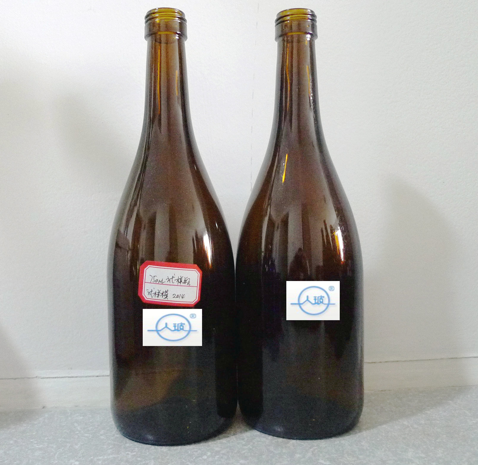 【 Brown Glass Beer Bottles 】 Factory Wholesale 750ML Brown Beer Bottles with Molded Beverage Bottles, Common Material, Pressure Resistant