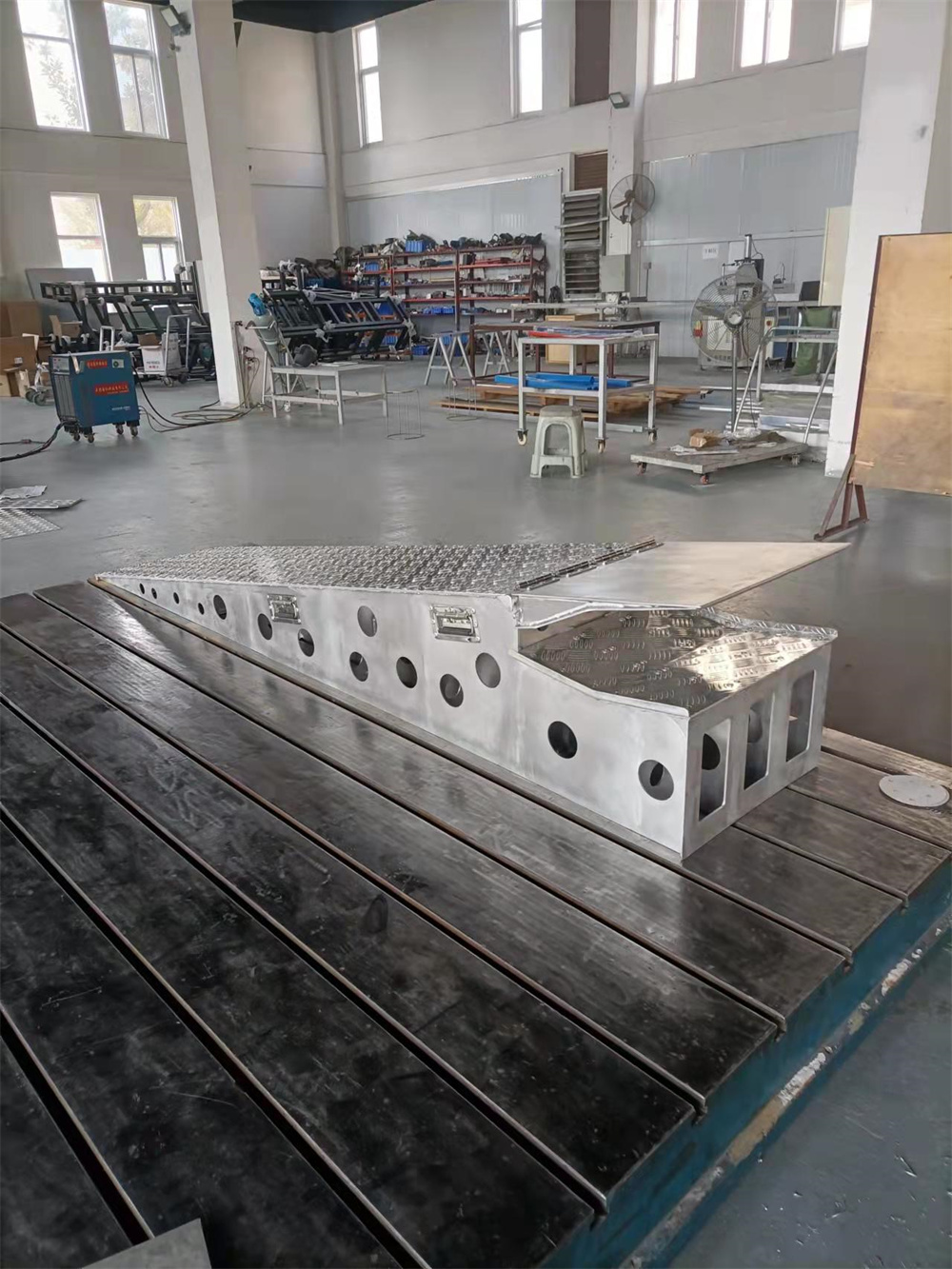 Yunhong is a high-quality supplier of welding, production and processing manufacturers for aluminum alloy extended toe boards and other shaped parts