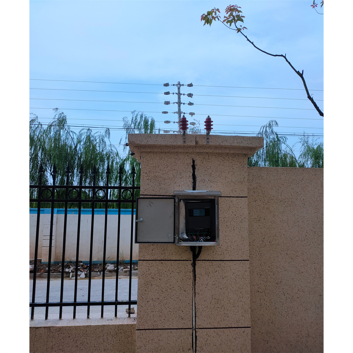 Pulse fence intelligent electronic fence monitoring system anti-theft alarm system host high-voltage power grid accessories