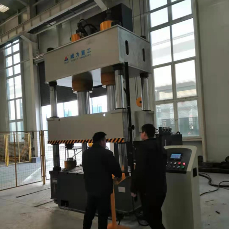 WEILI Heavy Industry 500 ton Automobile Top Cover Stamping Forming , Four Column Stretch Forming Hydraulic Press