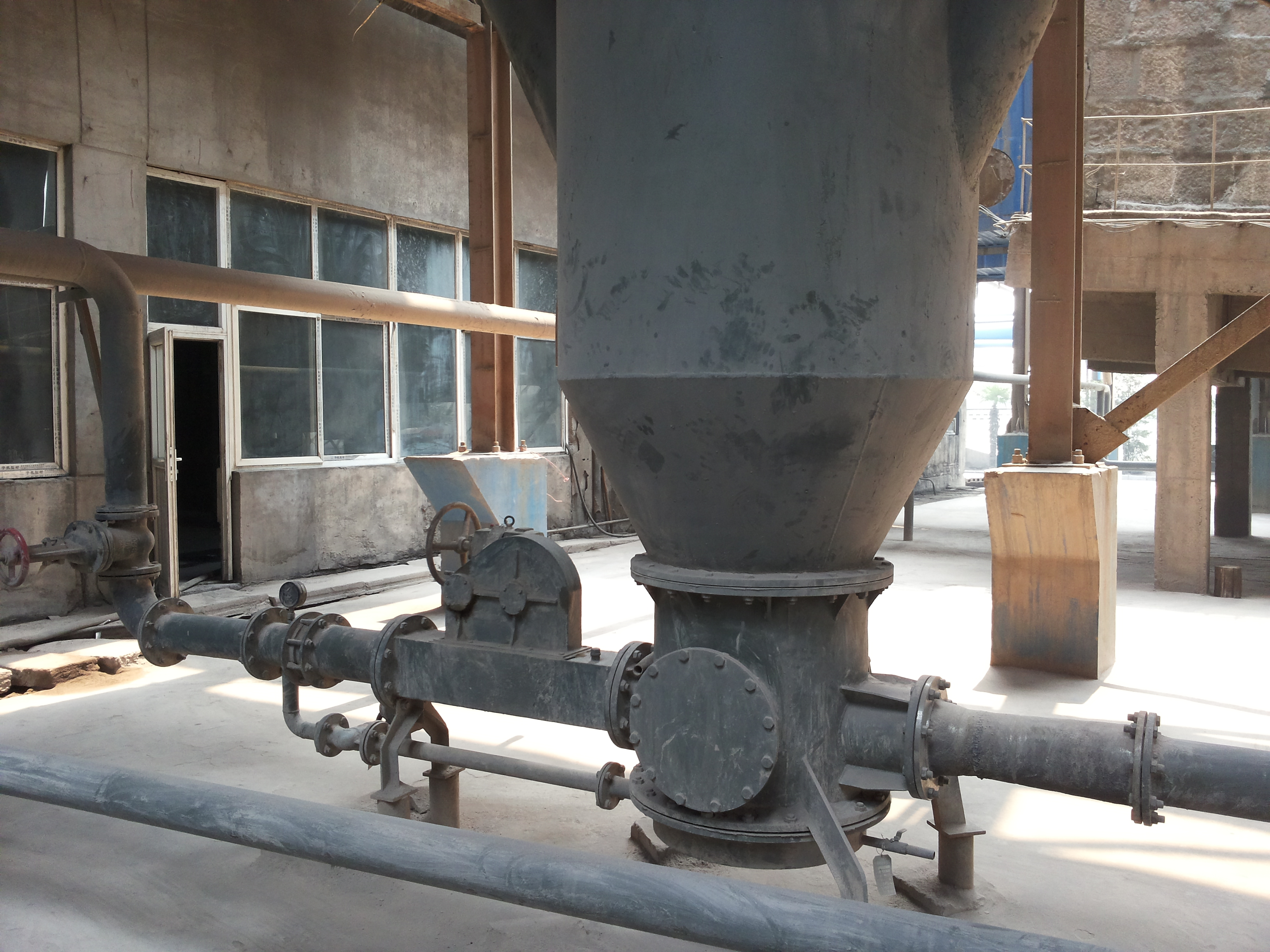 High efficiency ash removal by the ash conveying equipment under the dust collector of the power plant in the Manda conveying system equipment