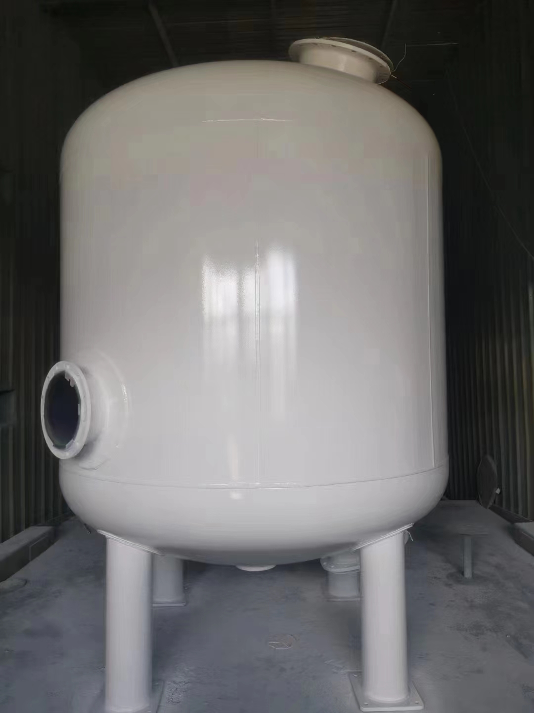 Mechanical filter carbon steel tank lined with plastic, heat-resistant, corrosion-resistant, acid alkali sand filter tank, chemical reaction storage tank