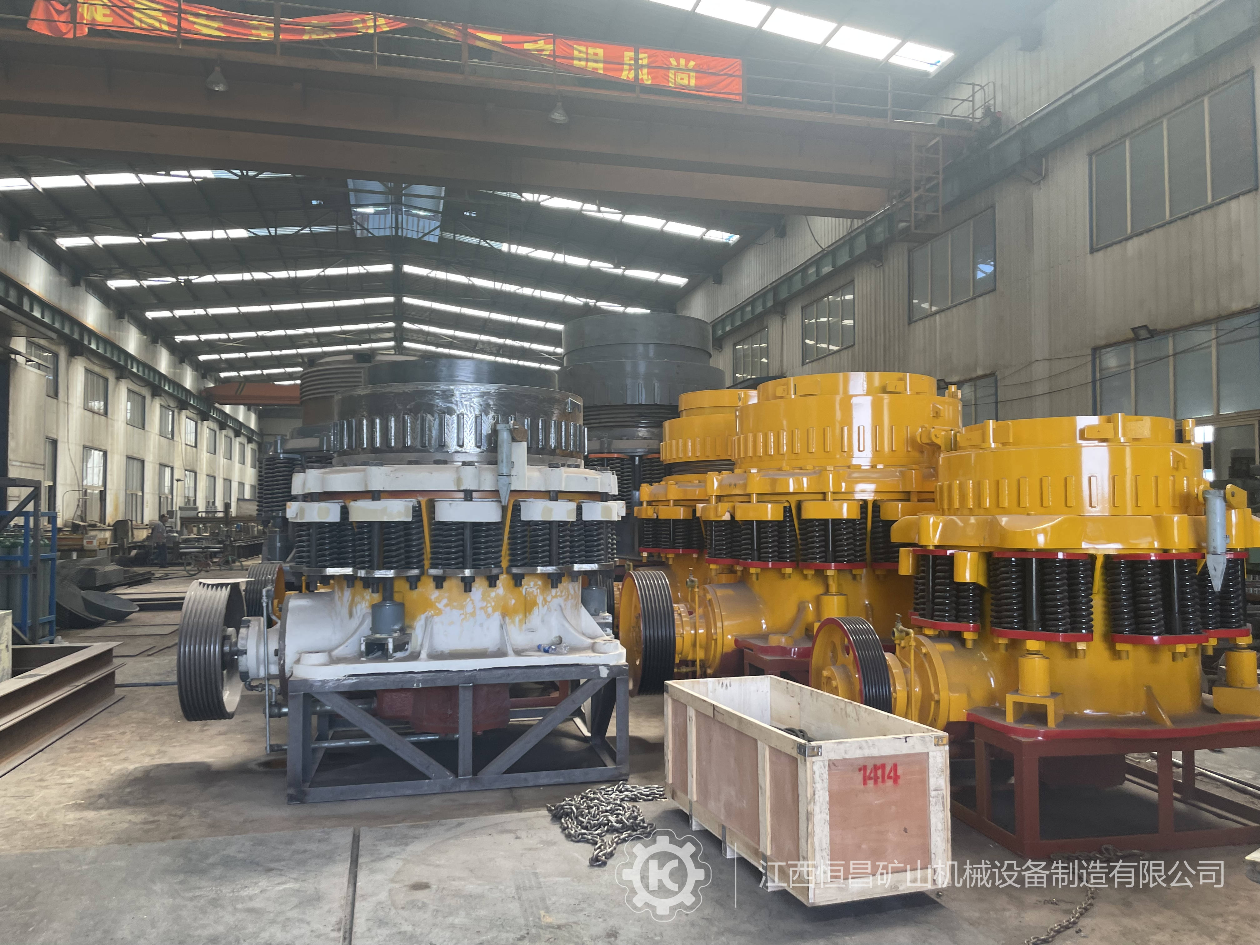 Tungsten ore crushing equipment HP300 multi cylinder cone crushing machine with a production capacity of 90 tons in the stone plant