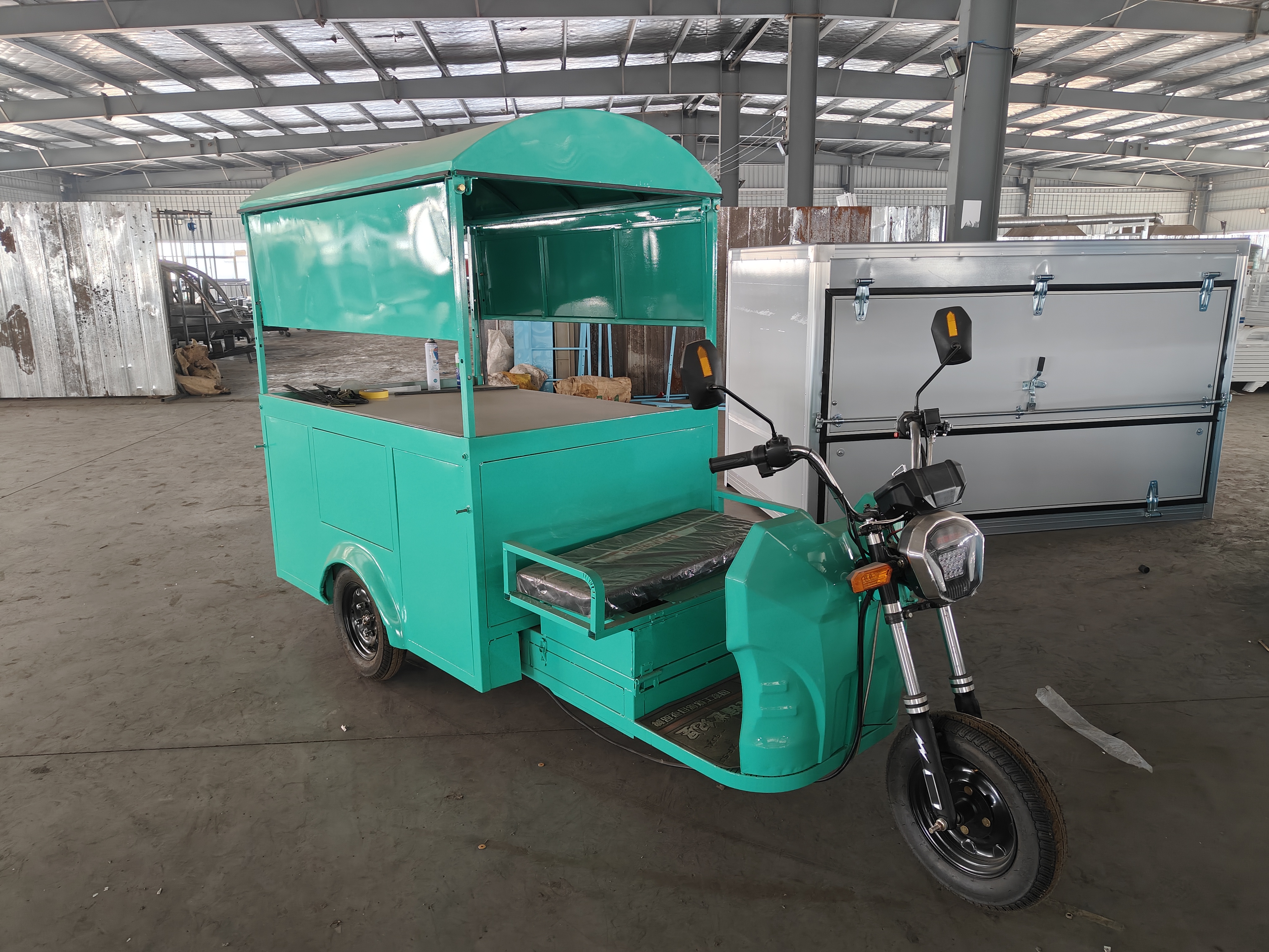 Electric three wheel multifunctional dining car stall with rack car, mobile food stall, snack car manufacturer supply