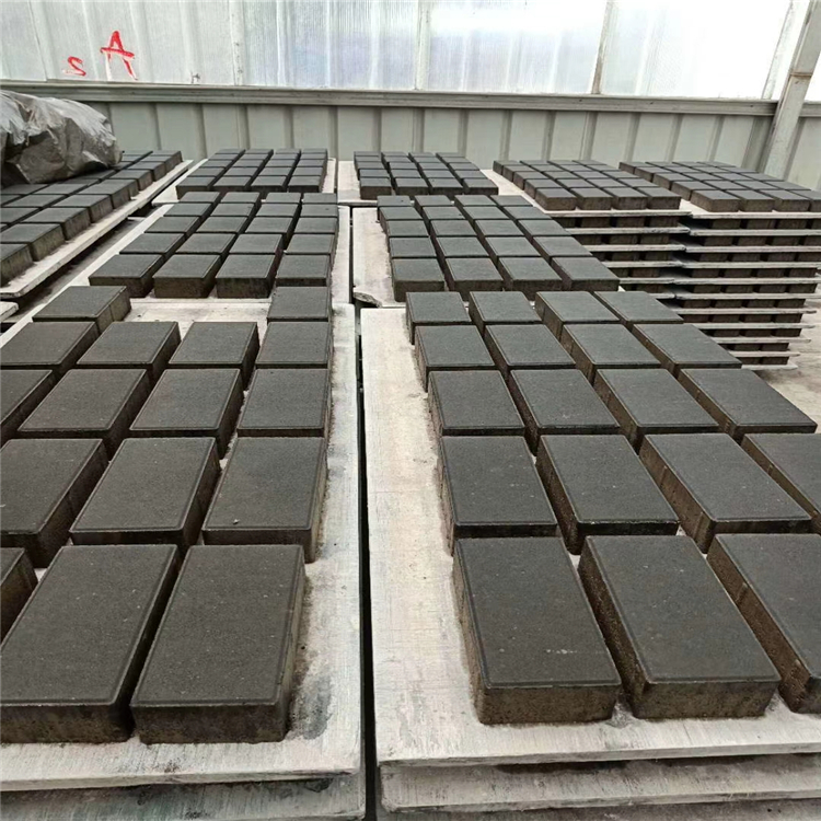 Baoding Mancheng Road Brick Factory provides blind spot bricks that are sturdy, durable, breathable, moisture-resistant, corrosion-resistant, and load-bearing