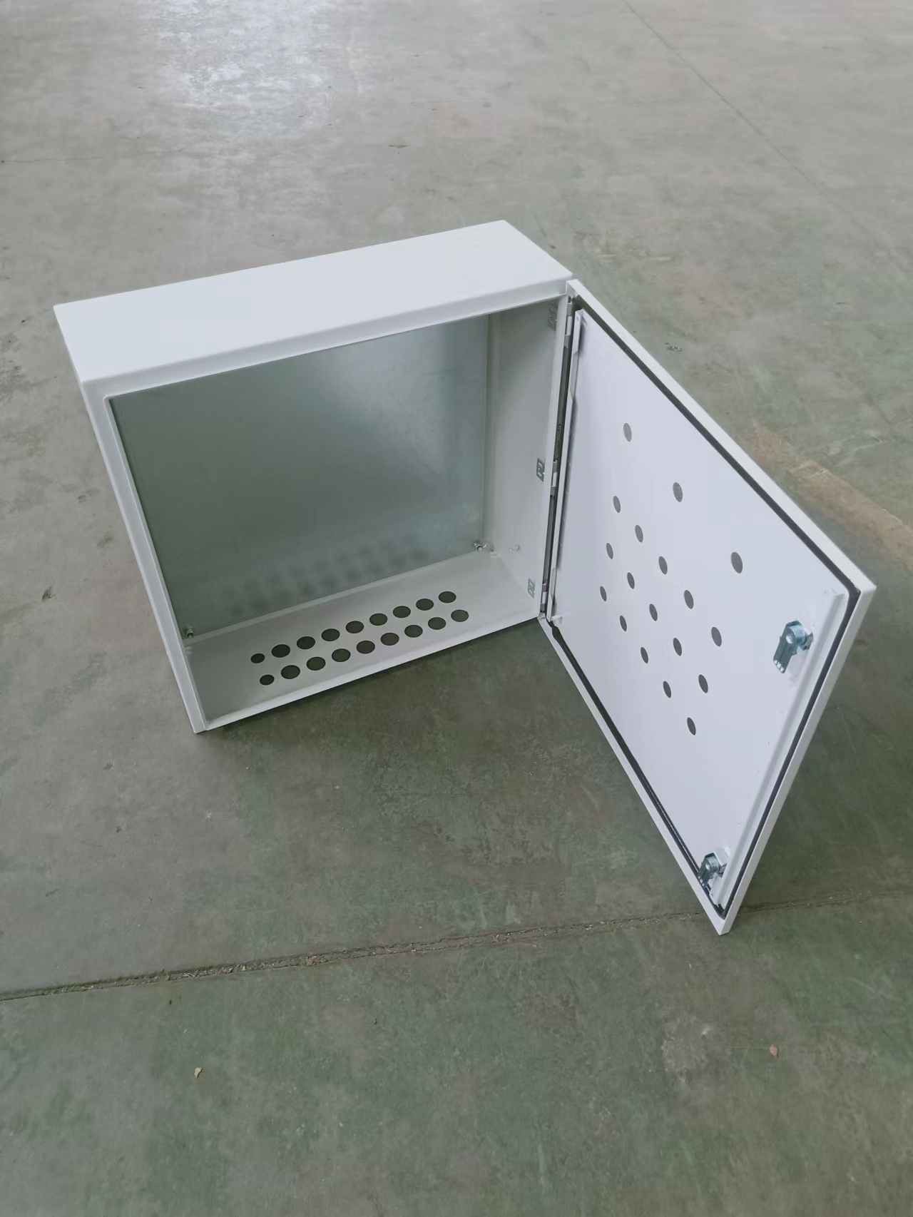 Imitation of Weitu AE2000 series vertical wall mounted control box, new energy battery box, basic business box