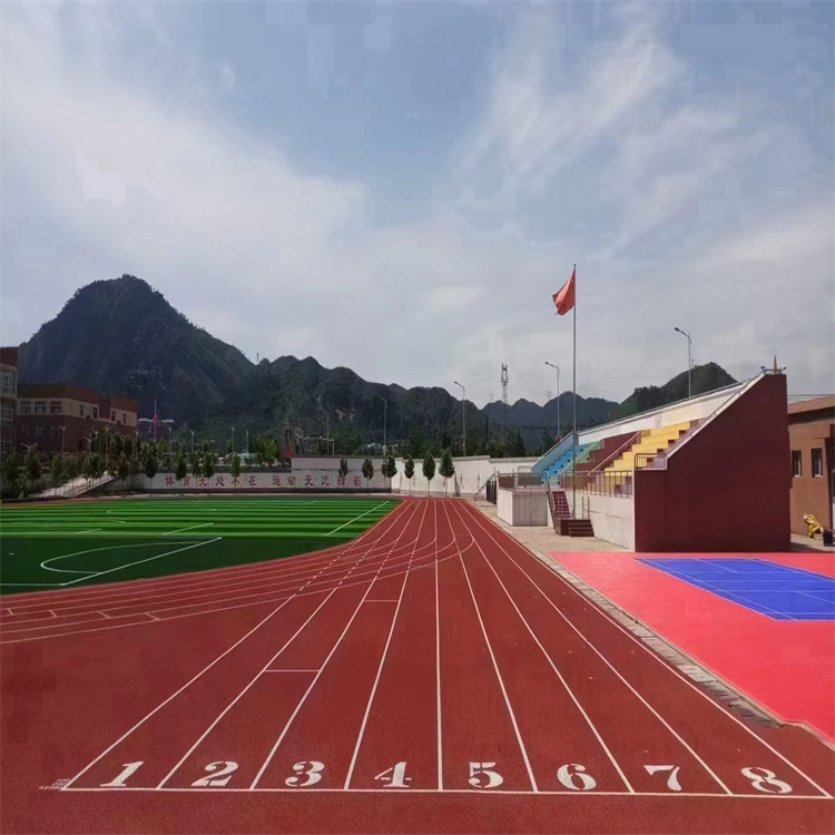 Construction of a 300 meter plastic track, artificial turf, and football field for primary and secondary school sports grounds in the Jiaguan Sports Center