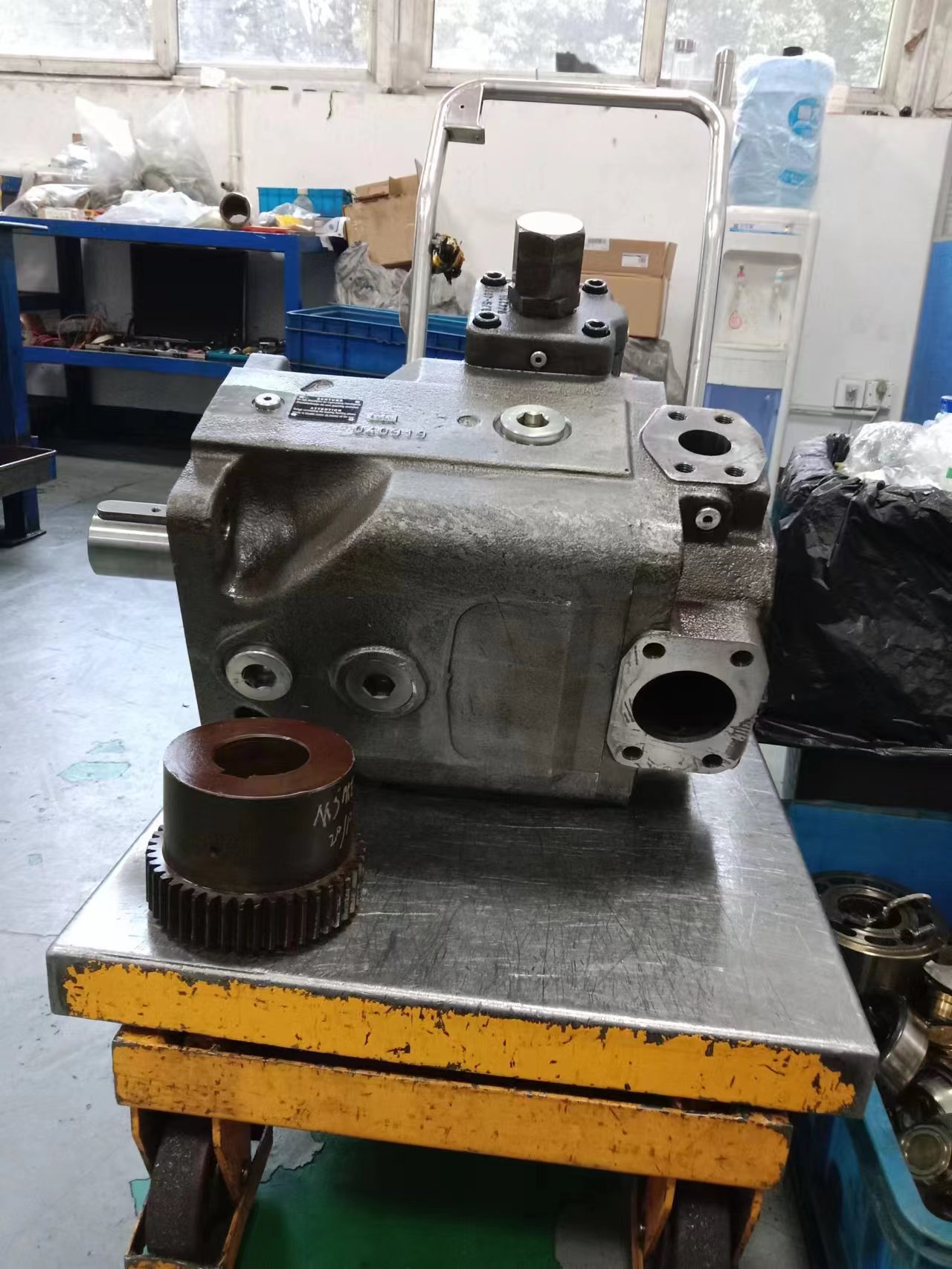 Maintain Bosch Rexroth hydraulic oil pump manufacturer A4VSO 180 for power plant pressurization