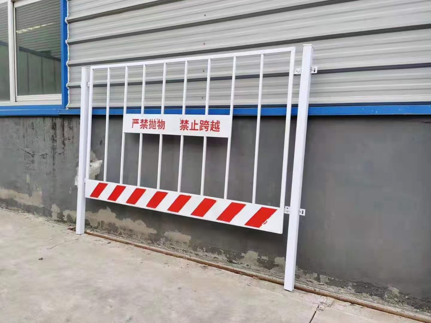 Giant Wave Foundation Pit Fence Net Construction Site Edge Protective Railing 1.2 * 2 meter Tower Crane Fence Anti Climbing