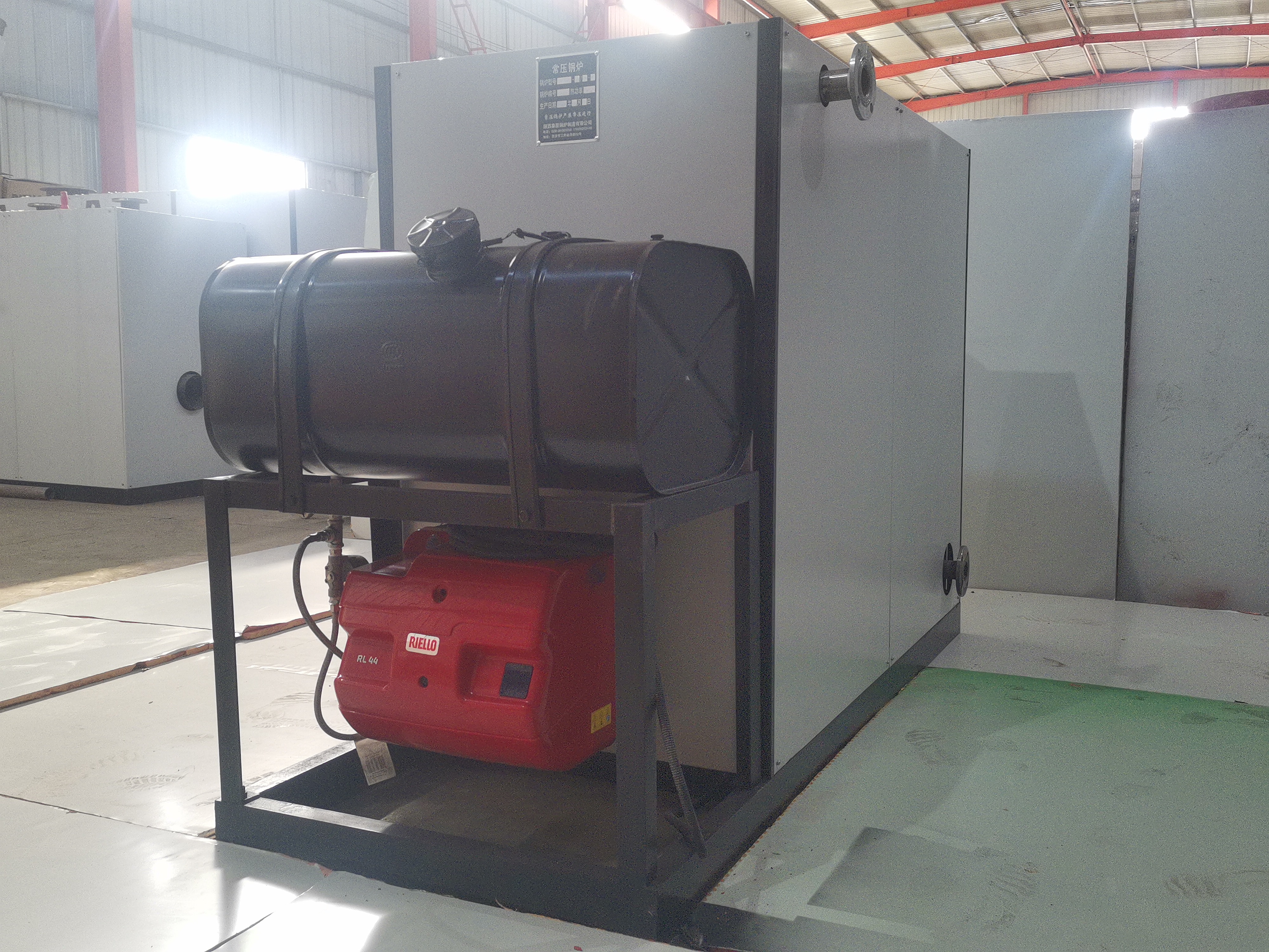 Qinxing specializes in manufacturing energy-saving and environmentally friendly fuel oil atmospheric pressure fire protection vehicle mounted shower and bath hot water boilers