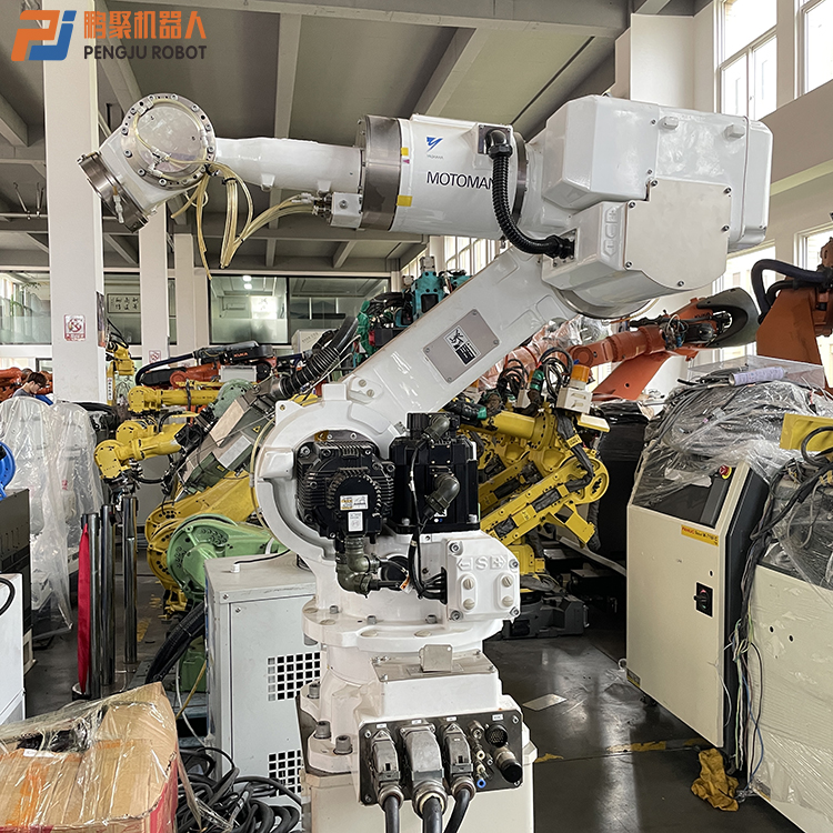 Used industrial robot Yaskawa CR50 for handling, picking up, and spraying. The arm span of the robot is 2046mm, and the load is 50kg