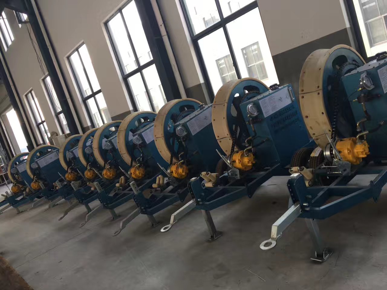 The manufacturer provides 3 tons and 4 tons of hydraulic tension machines, 0.75 tons of electric tension pay-off machines, and active tensioning equipment