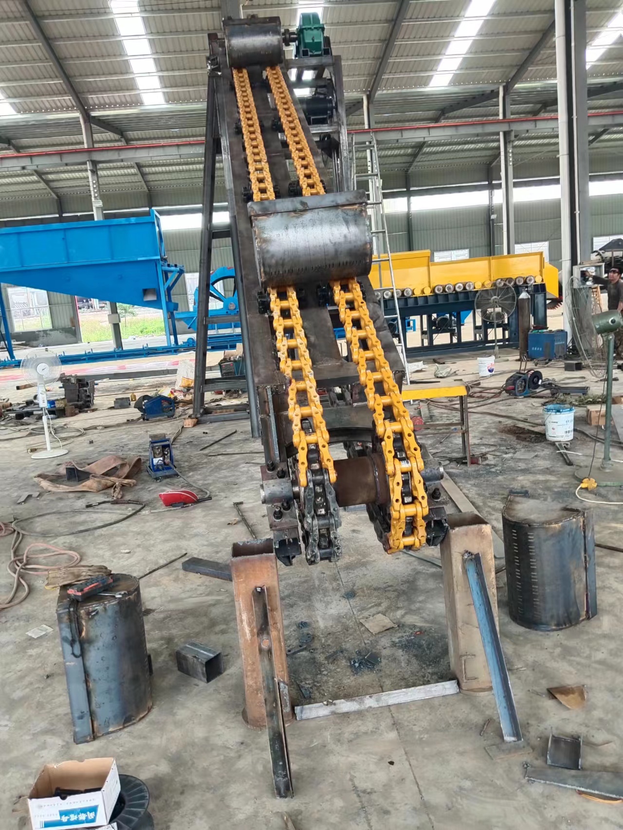 Chain excavator bucket lifting sand washing machine with wear resistance, low output, large adjustable speed, suitable for fine sand and gravel materials