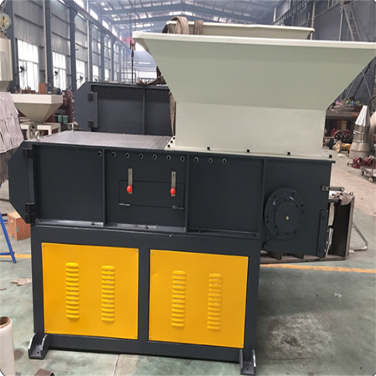 Second hand single axis wood block shredder, large plastic machine head material crushing equipment, 500 type wood root crusher