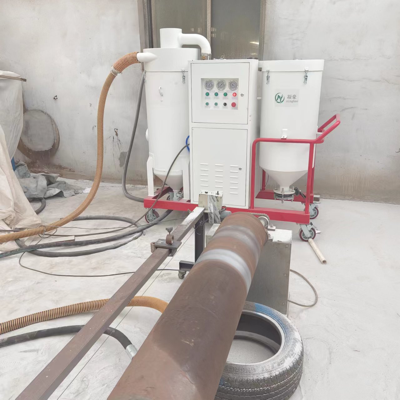 Steel structure rust removal and renovation of oil tank inner and outer wall cleaning, environmentally friendly and dust-free sandblasting machine