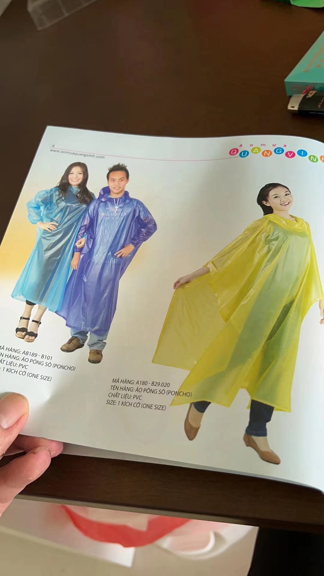 Changshi Machinery provides high-quality disposable raincoat machines, and specializes in the research, development, and production of fully automatic raincoat machines