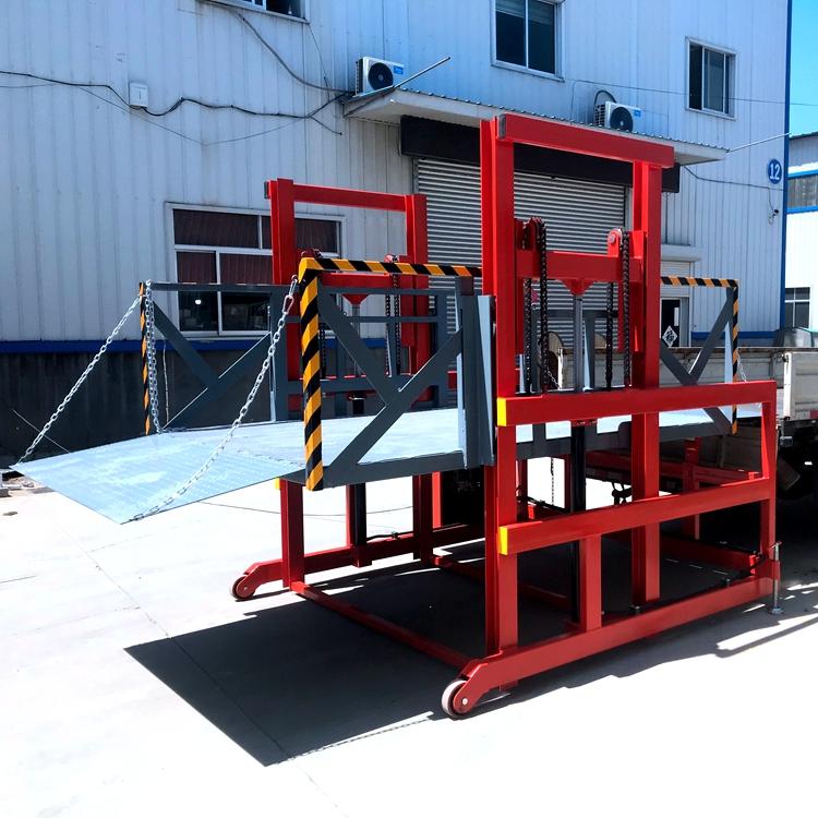 Shengli's 3 ton and 6 ton loading and unloading vehicles are equipped with a lifting and unloading platform, a mobile loading and unloading platform, and a rear loading and unloading device