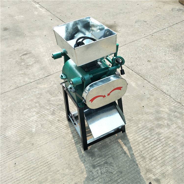 Small peanut press embryo machine Xinchen electric roller type bean flattener feed crusher