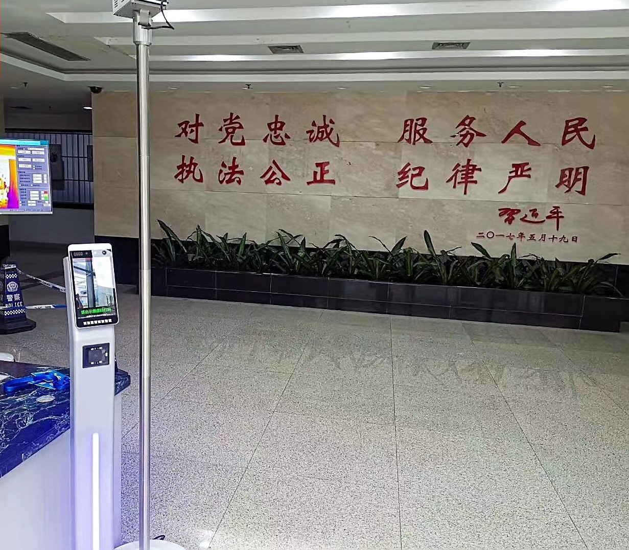 The second generation health code verification all-in-one machine dynamic scanning code electronic sentinel temperature measurement and face recognition gate