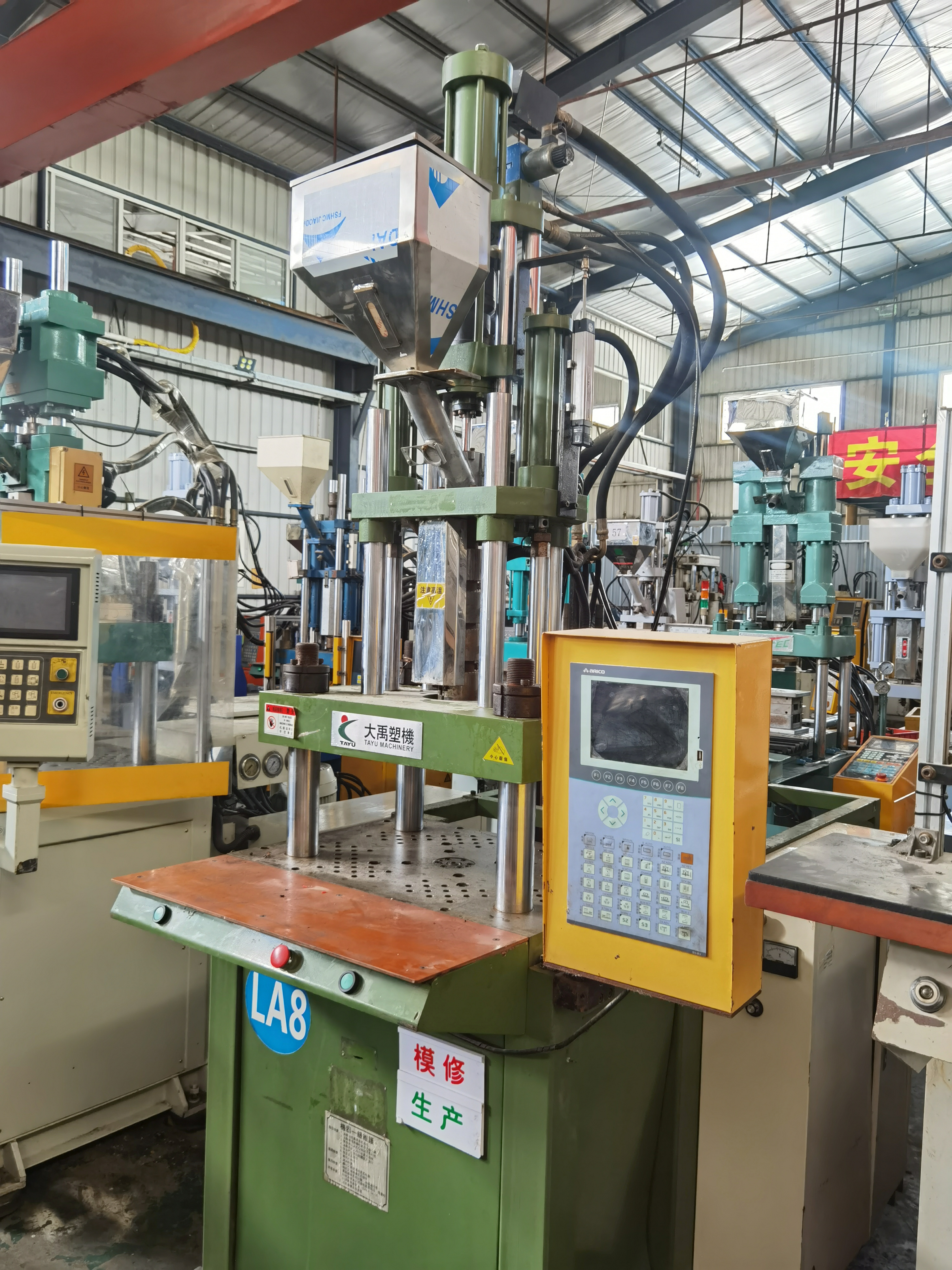 Supply of second-hand high-speed Dayu 55 vertical injection molding machines, specializing in injection molding machines for inserts