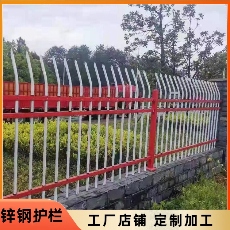 山 东锌钢护栏市政桥梁道路防撞隔离预埋组装 启华建材