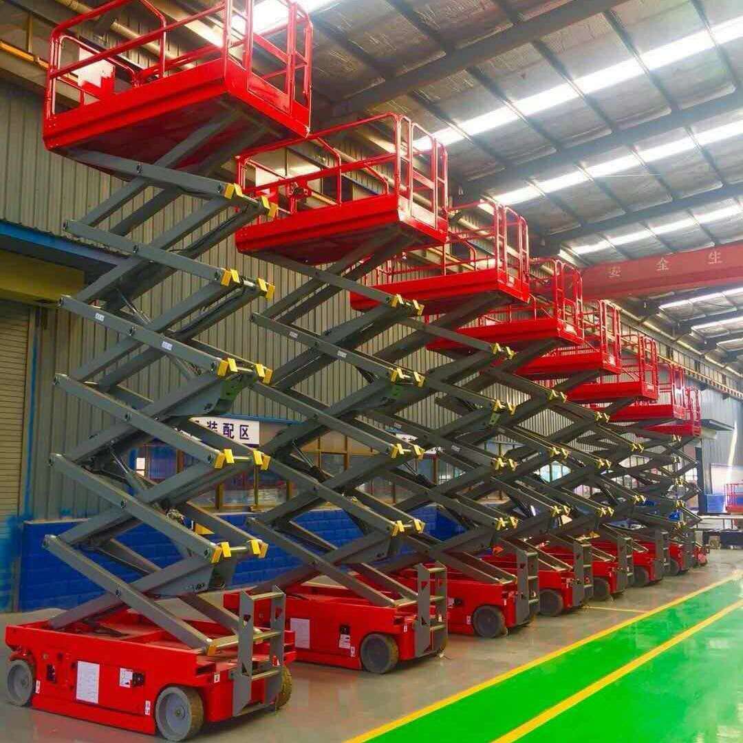 Electric climbing and maintenance vehicle for lifting platform scissor fork type fully self-propelled elevator