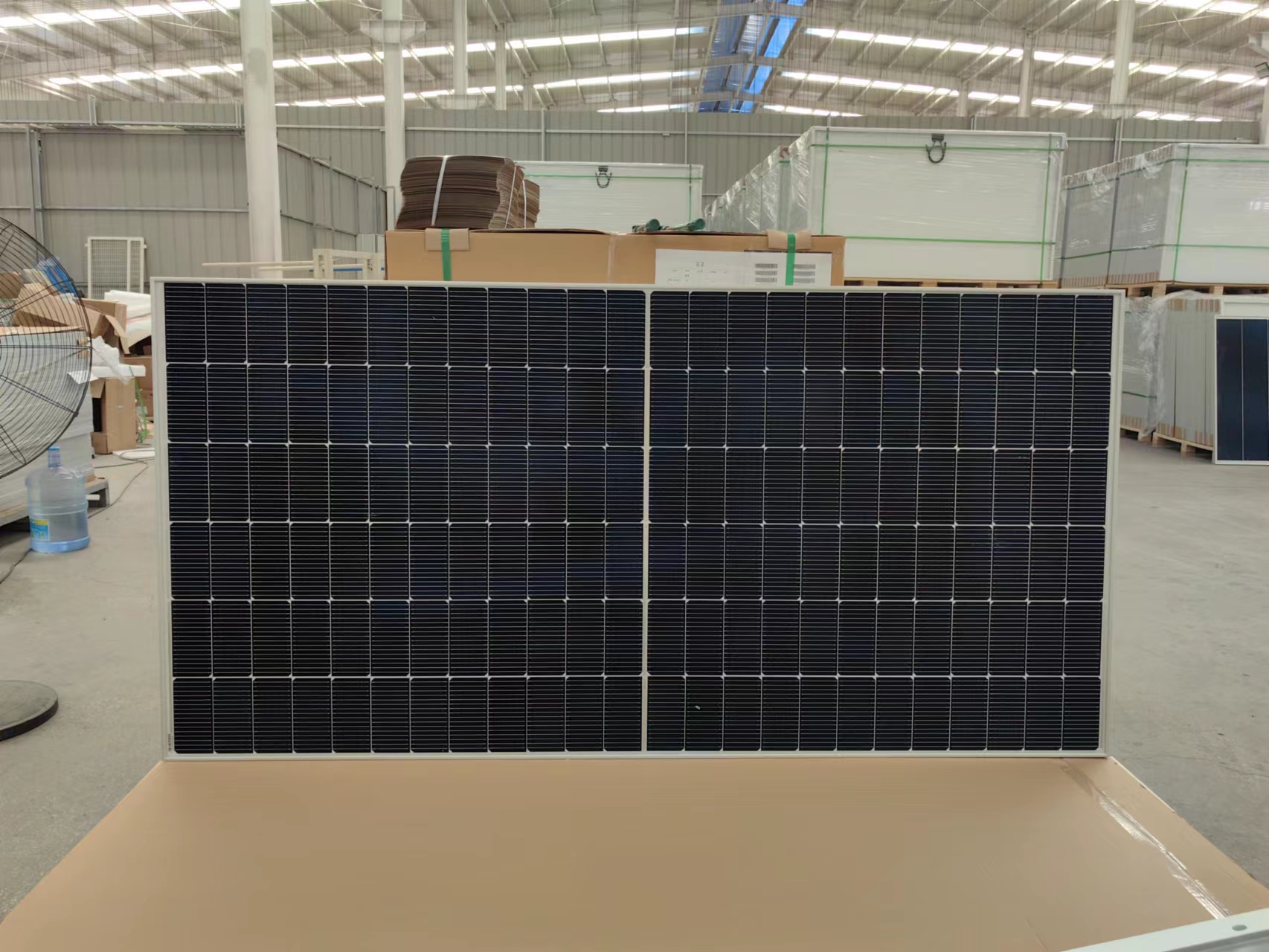 Conventional Half Piece 560W565W Single Crystal Solar Panel Longji 182 Cell A-Class Photovoltaic Panel Module