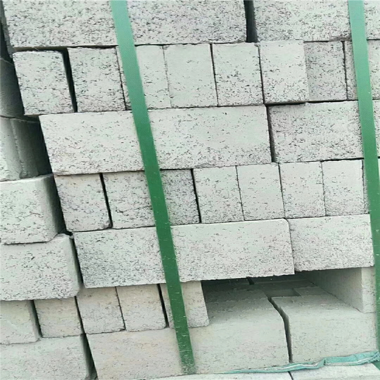 Baoding Qingyuan Guangxin Brick Factory produces cement standard bricks that are durable, customizable, durable, and steam cured