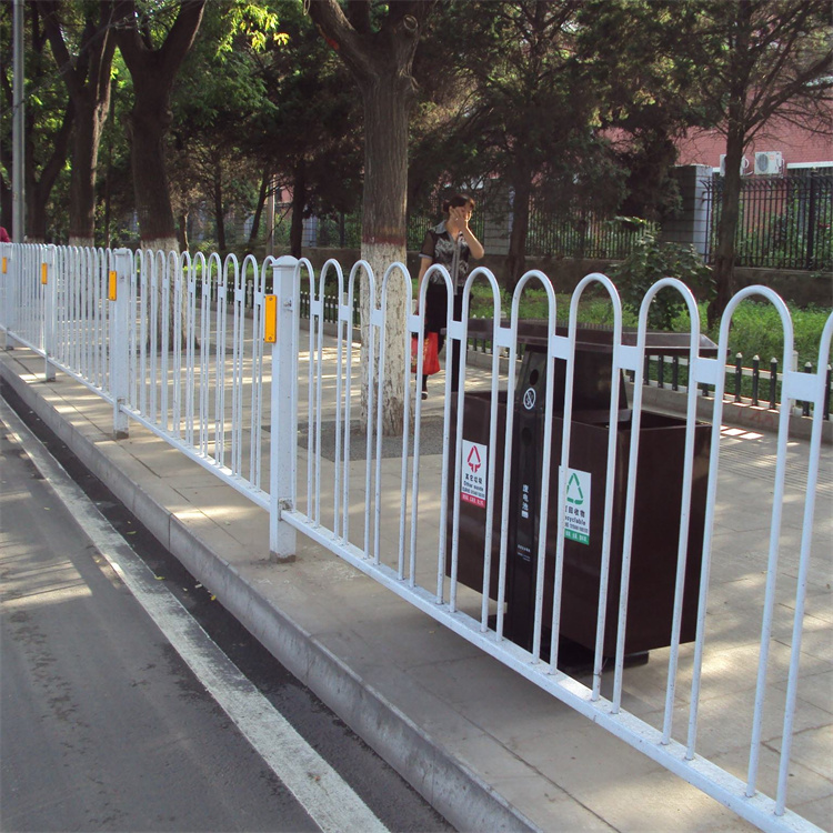 Hot dip galvanized fence for high-speed municipal transportation roads, iron zinc round steel U-shaped Beijing style guardrail