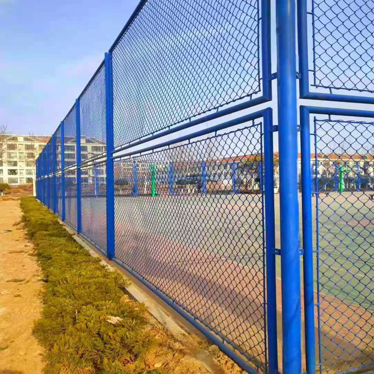 Four meter high cage style football field, spray plastic fence, sports field, hook protective net, sports field guardrail installation