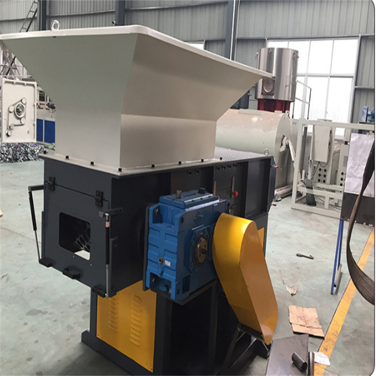 Second hand single axis wood block shredder, large plastic machine head material crushing equipment, 500 type wood root crusher