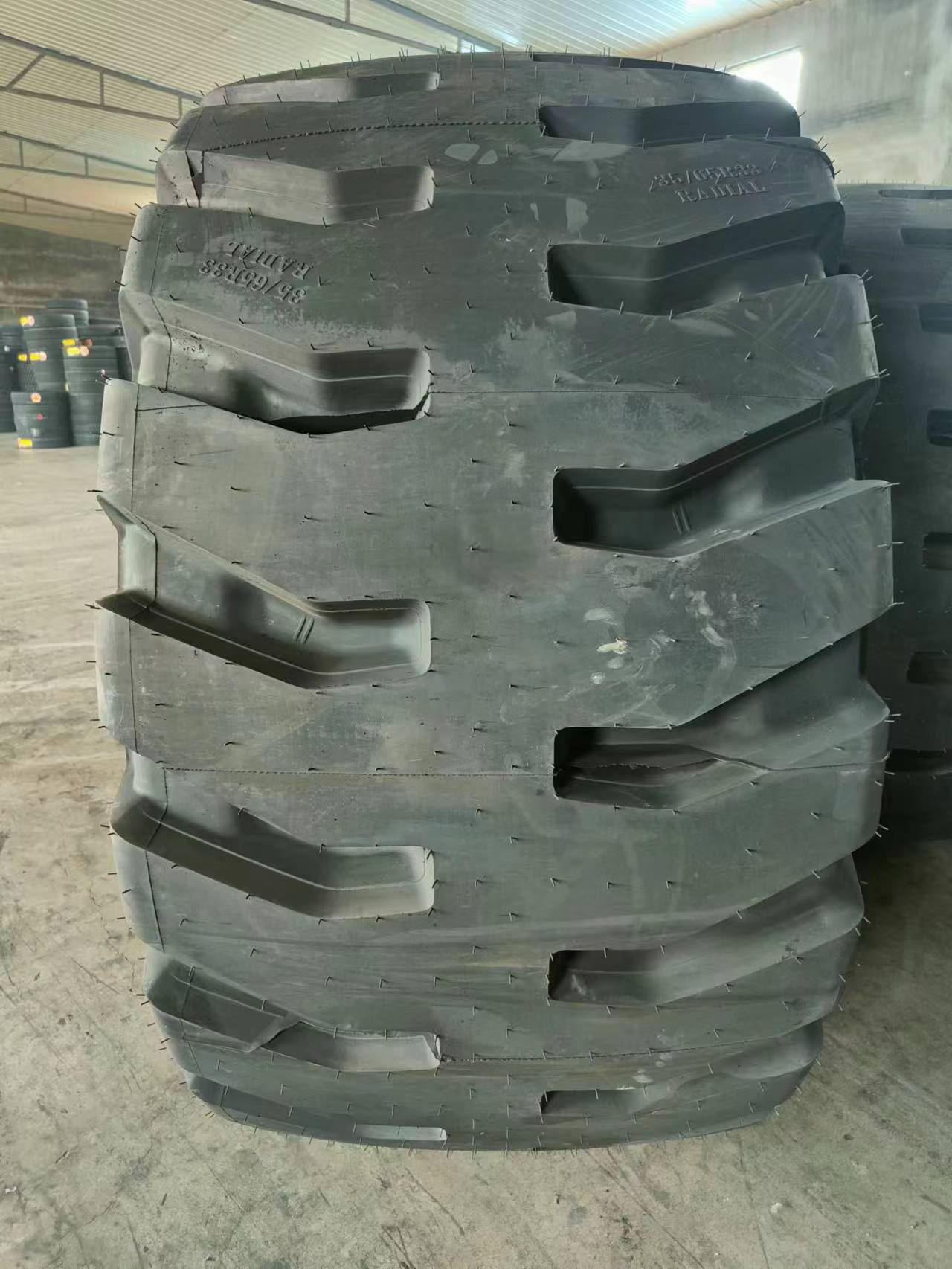 Steel wire engineering tire 650/65R25 750/65R25 29.5R25 33/65R33 2100R25 2400R25