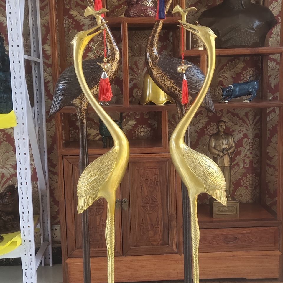 Cast bronze crane crane turtle wax platform zoo park scenic spot Red-crowned crane flying display aquatic animal sculpture