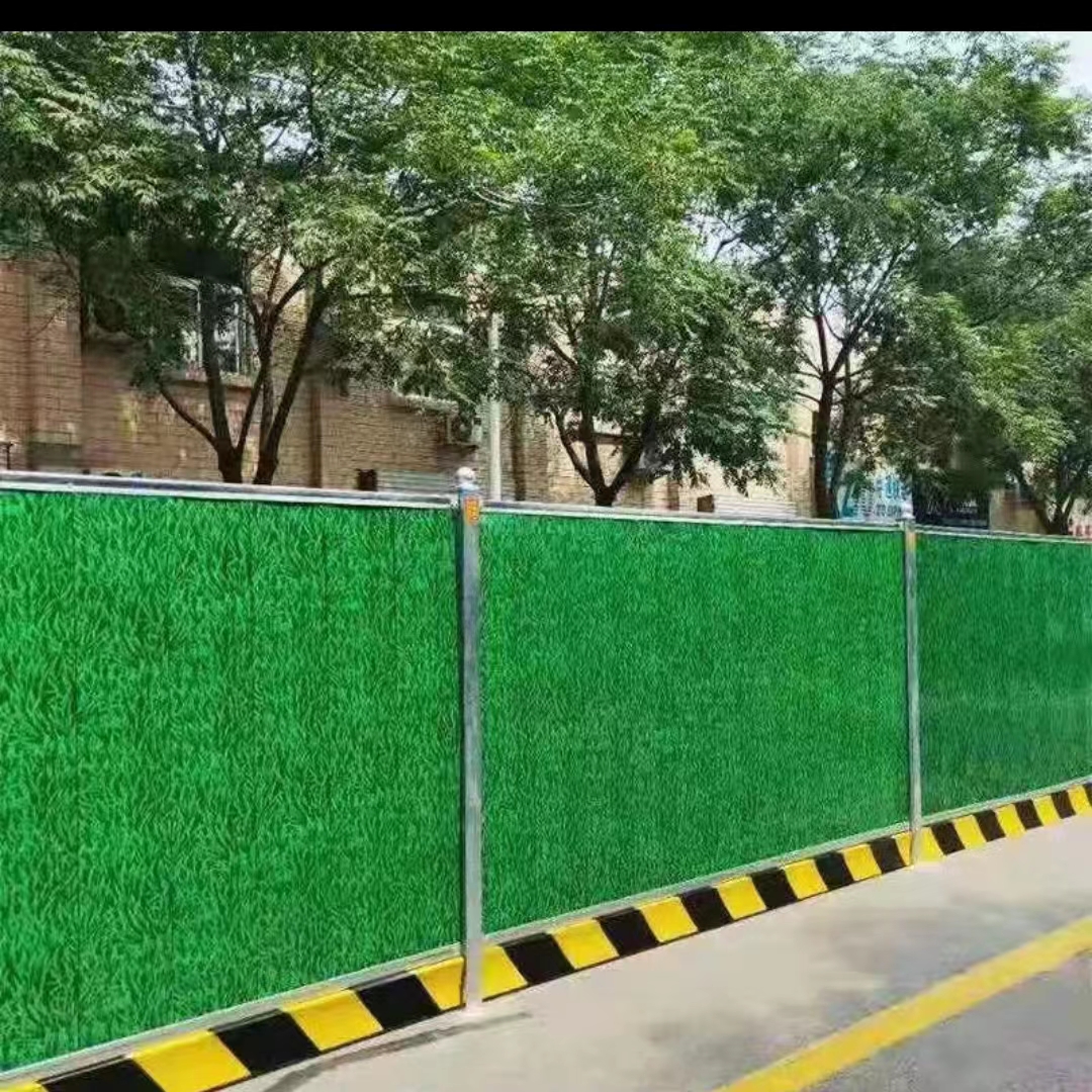 Color steel plate fence, temporary protection, isolation fence, small grass color fence, construction site construction fence, spring rain