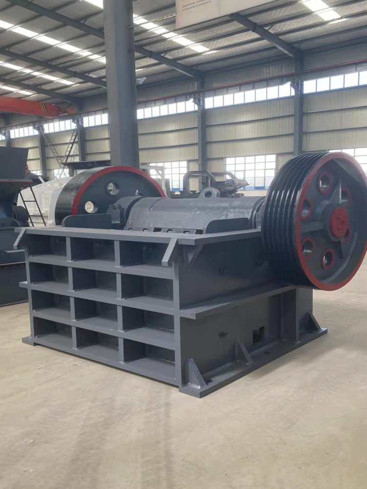 Large E type coarse crusher, Qingshi E crusher, concrete, sand, mud, limestone crusher, Guangxin Machinery