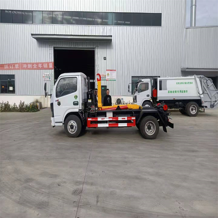 Dongfeng Xiaokang 3-way carriage detachable hook arm garbage truck with blue license plate can enter the underground garage, with one vehicle equipped with multiple containers