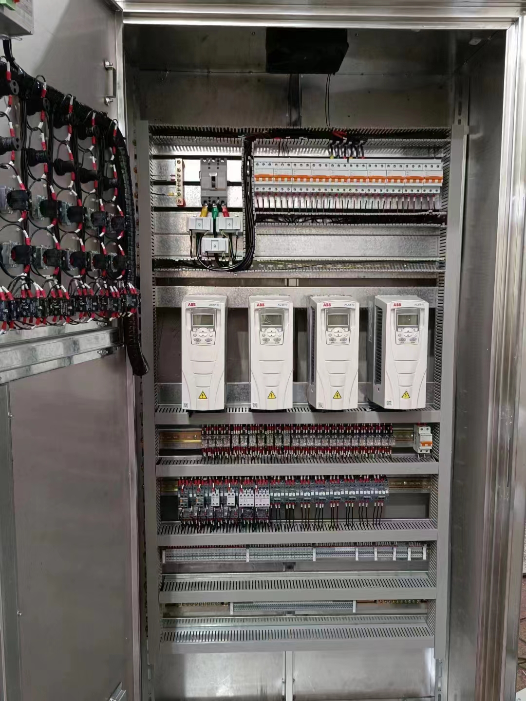 Automatic variable frequency control cabinet, constant pressure water supply power distribution cabinet, electrical motor distribution box