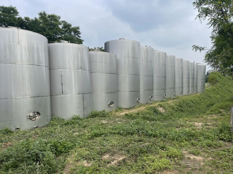 Sale of second-hand 50 cubic stainless steel pressure storage tanks with good sealing performance, spot method