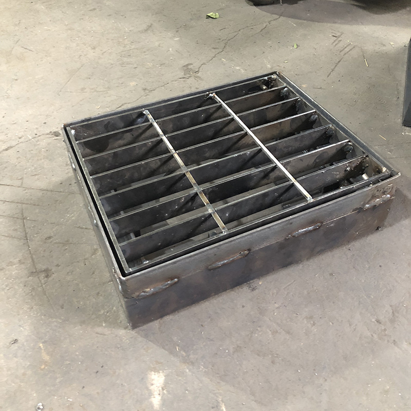 Stainless steel 304 cast iron drainage ditch bridge water collection box Carbon steel galvanized Q235 sewage road surface water collection box