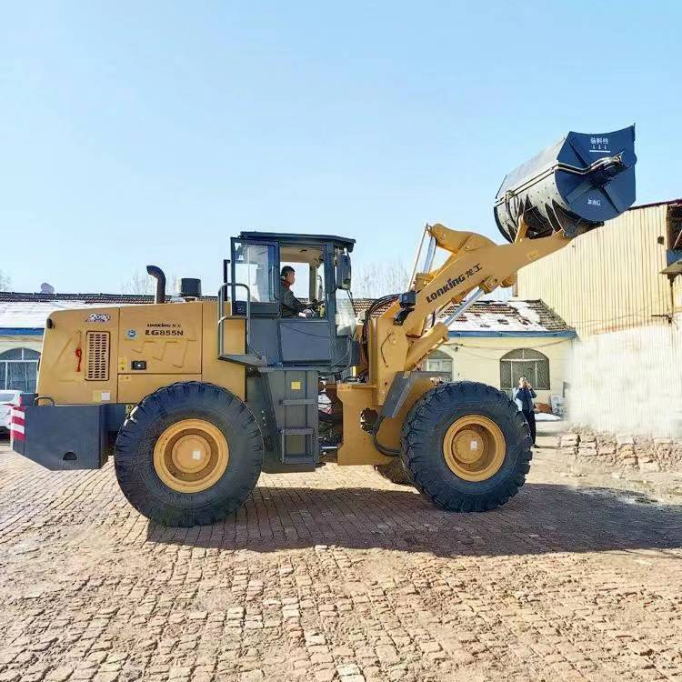 Modification of Liugong 50 forklift for mixing and loading machine Hydraulic mixing bucket Shovel mixing integrated machine 3-way door-to-door installation