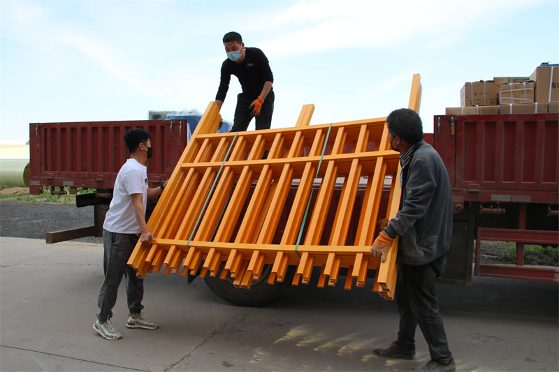 Octagonal tube assembled fence production base telescopic tube fence shipped nationwide